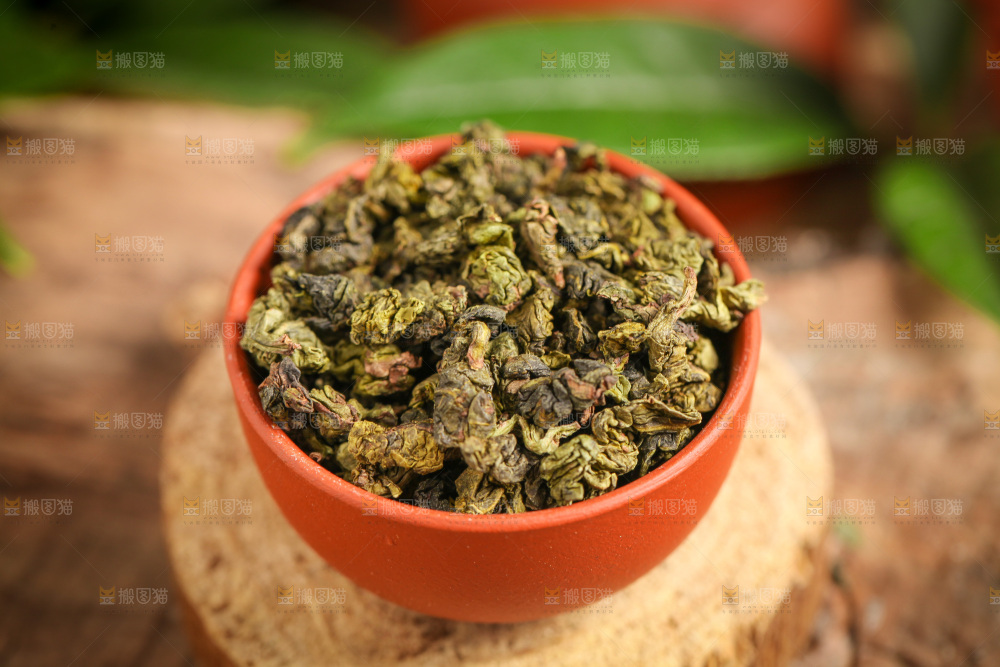 木底上放着铁观音
