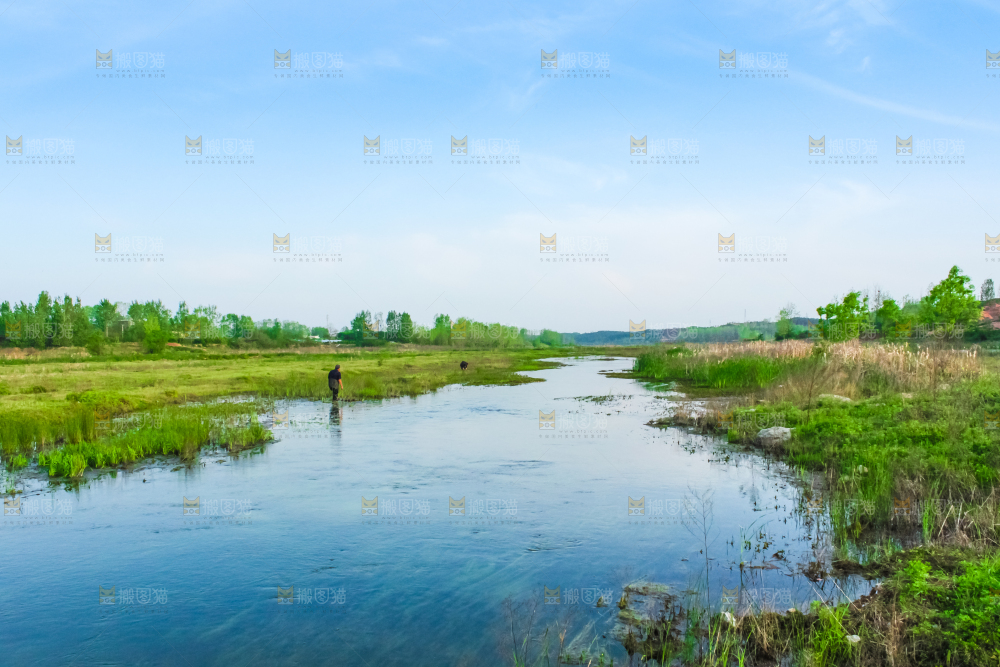 一条清澈的河流