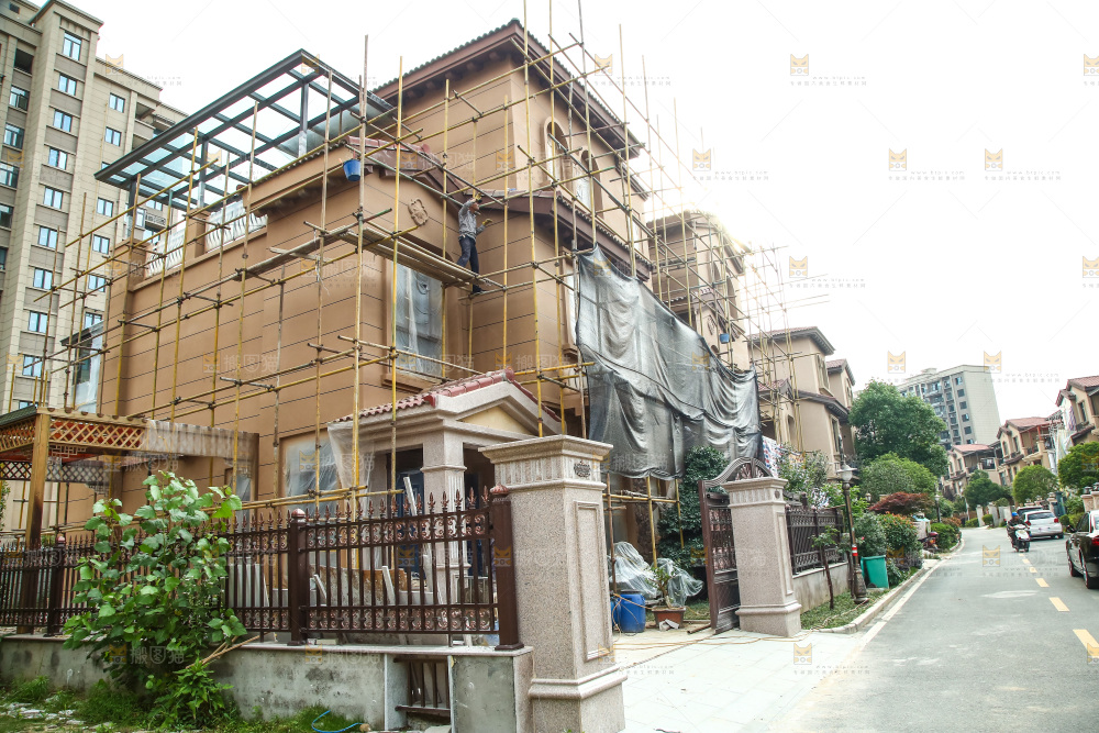 建设中的别墅房