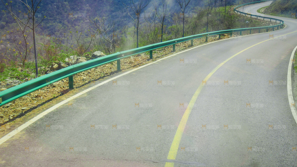 一条盘山公路