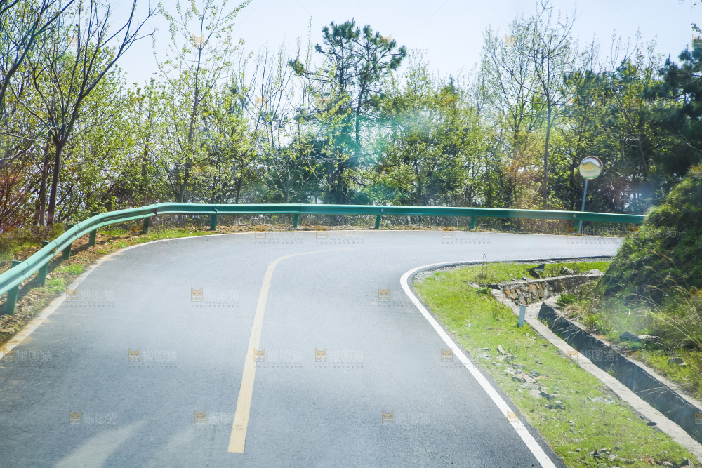 一条盘山公路