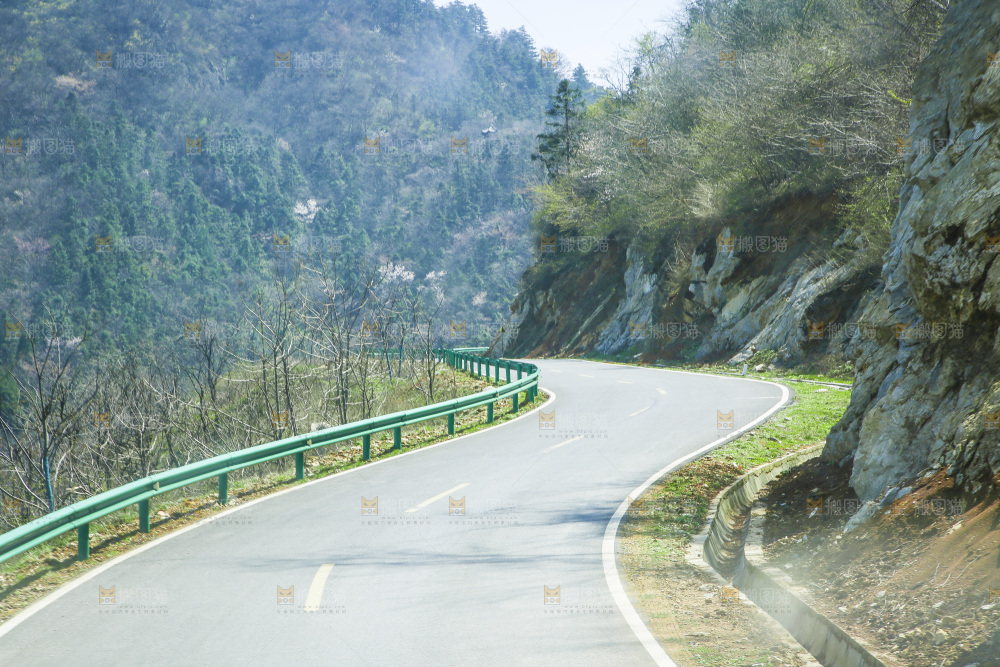 一条盘山公路
