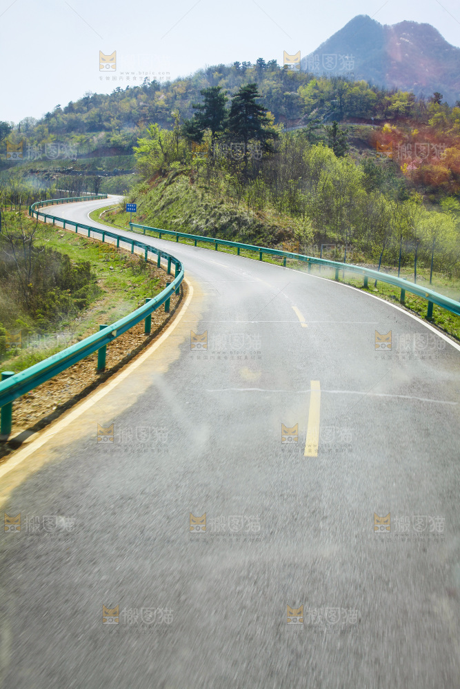 一条盘山公路