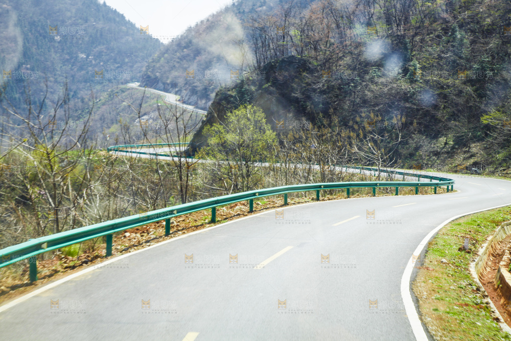 一条盘山公路