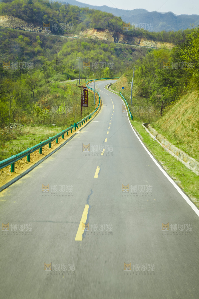 一条盘山公路