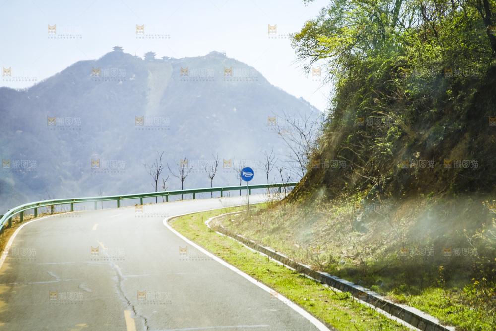 一条盘山公路