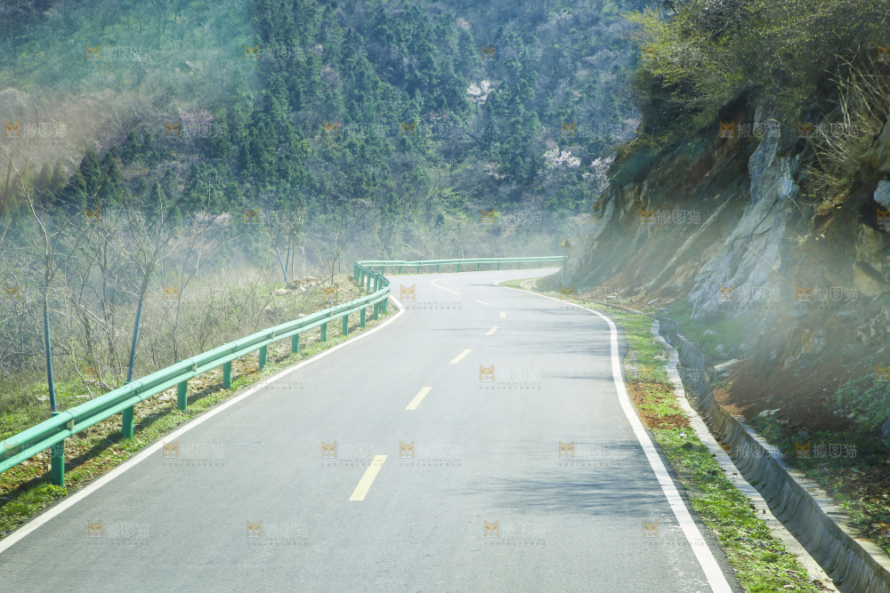 一条盘山公路