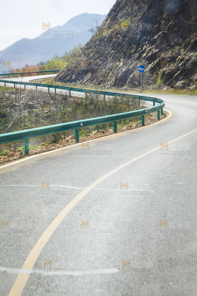 一条盘山公路