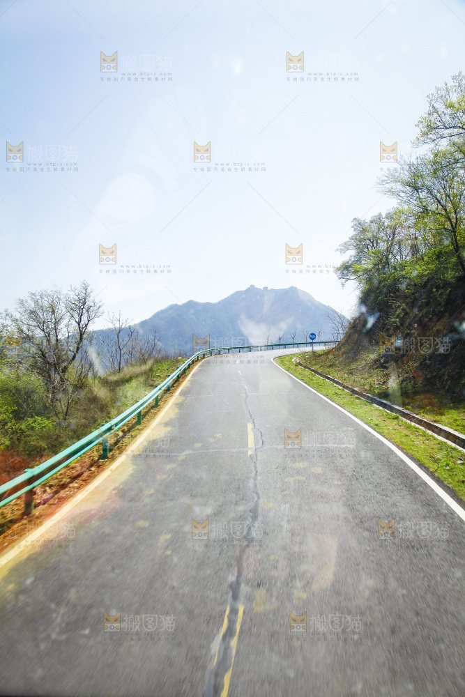 一条盘山公路