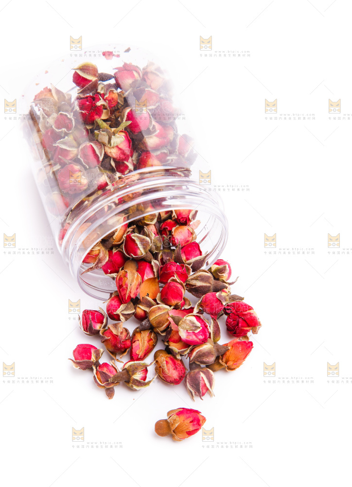 瓶子里装着玫瑰花茶