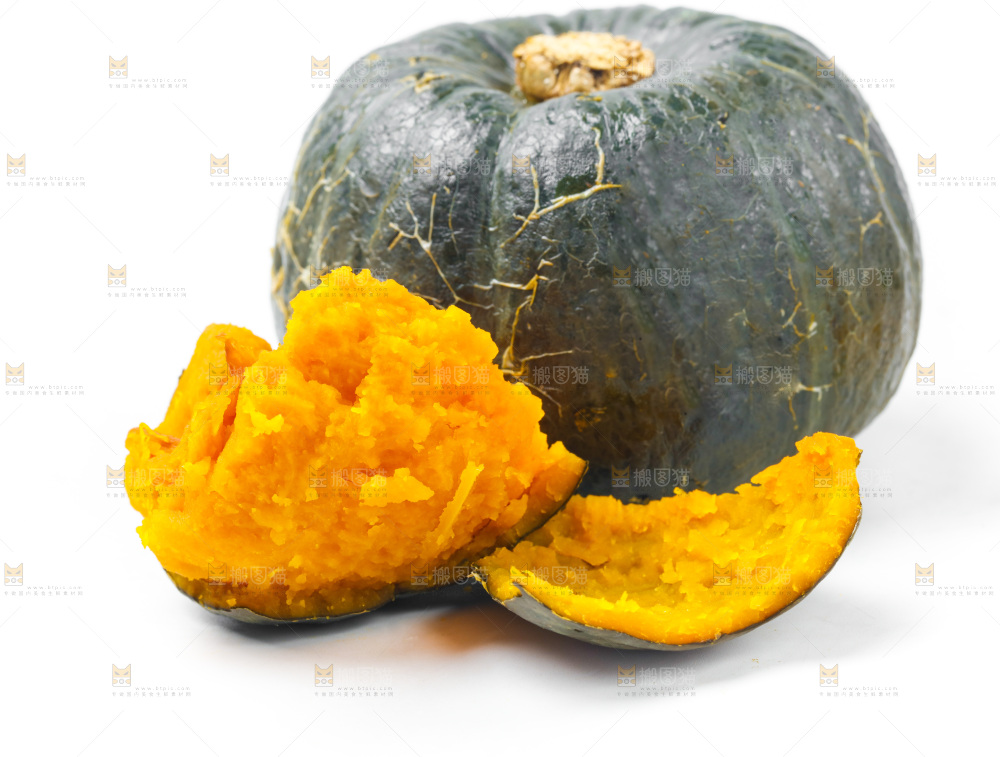 白底上摆放着板栗南瓜