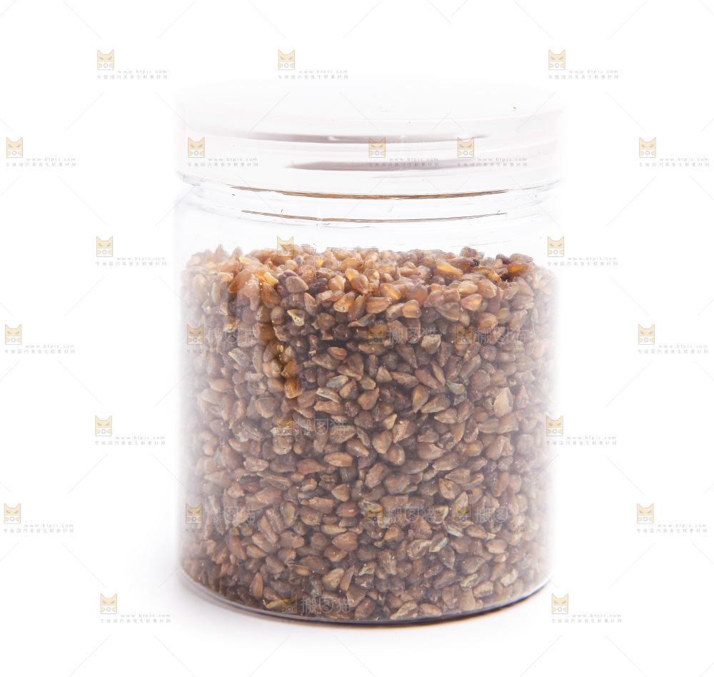 瓶子里装着苦荞茶