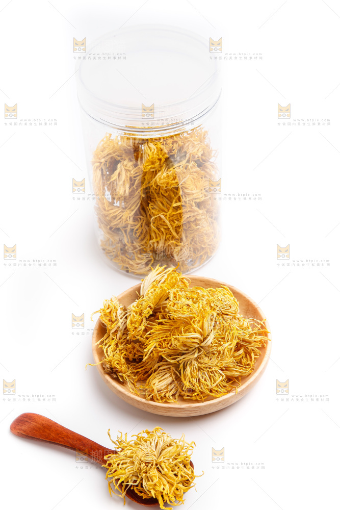 碟子里装着金丝皇菊