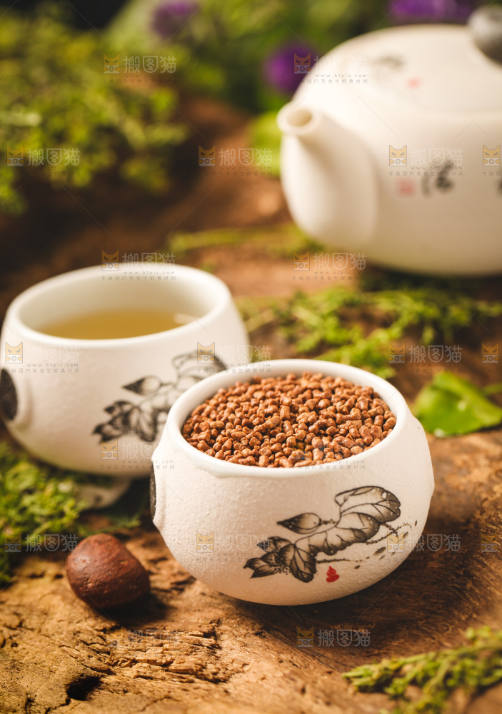 杯子里装着苦荞