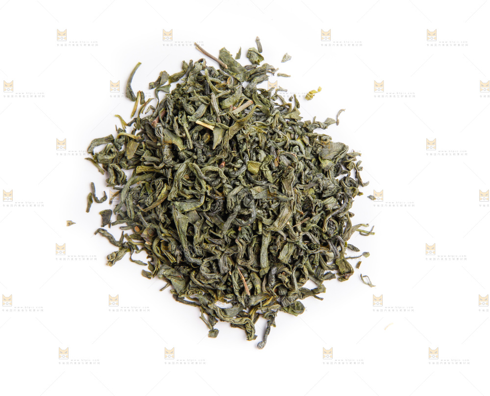 白底上摆放着绿茶
