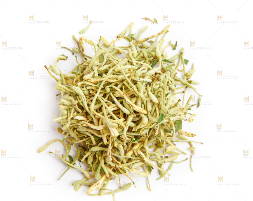 白底上放着金银花茶