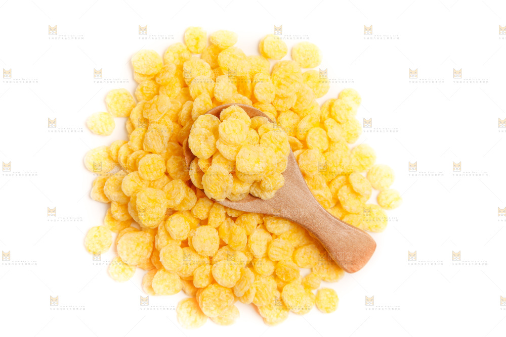 白底上摆放着玉米片