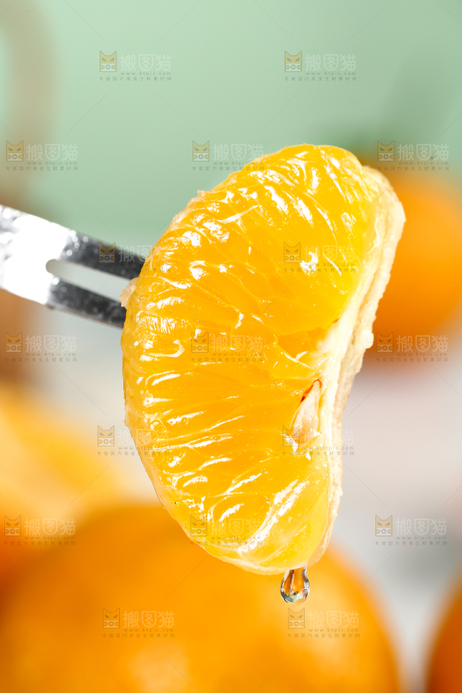 叉子上插着皇帝柑果肉