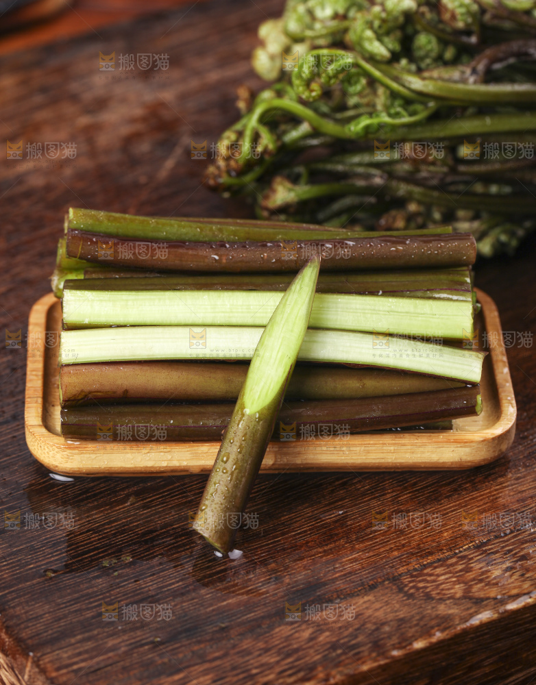 一盘蕨菜
