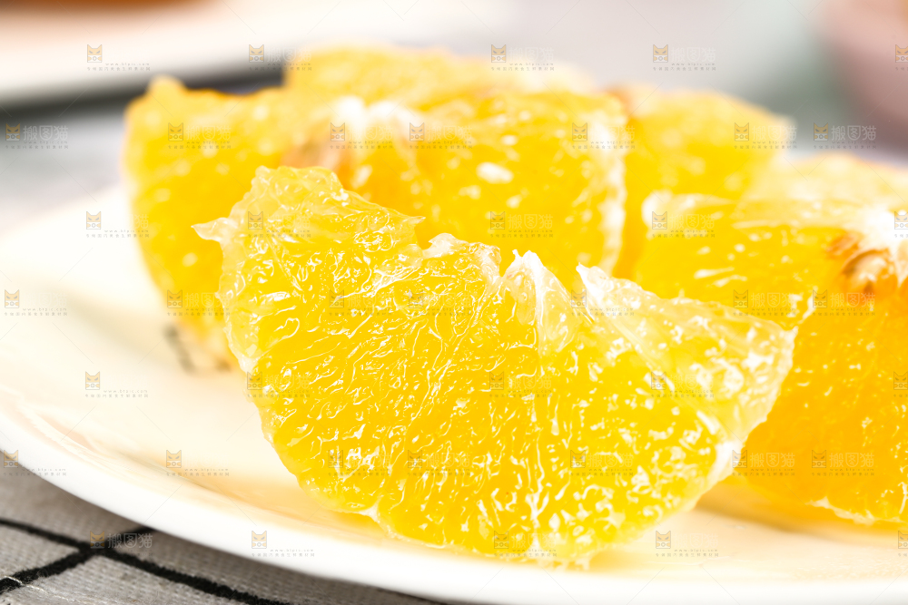 盘里装着武鸣皇帝柑果肉