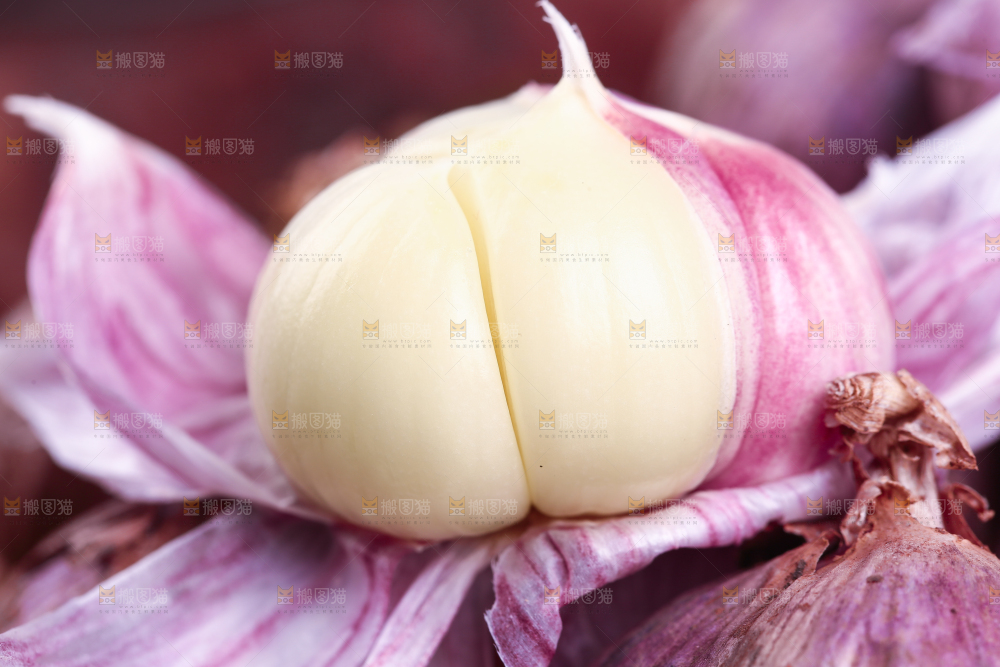 一个撕皮的三丫大蒜