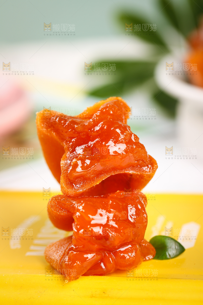 黄底上的柿饼