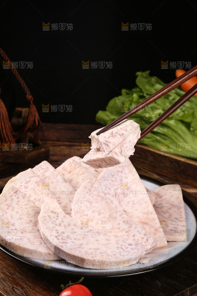 筷子上夹着香芋