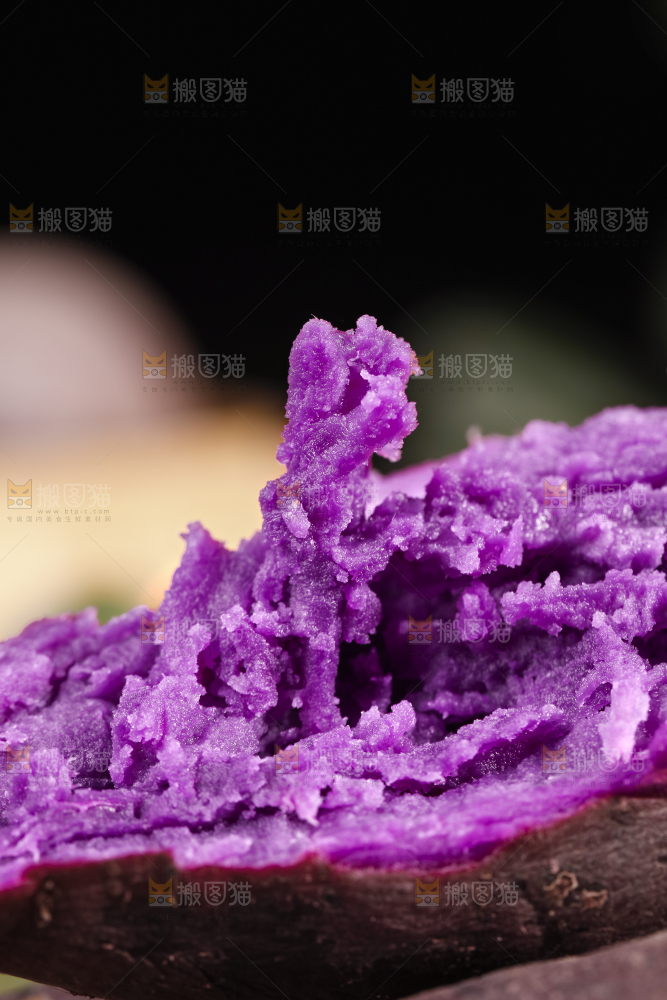 蒸熟的沙地紫薯