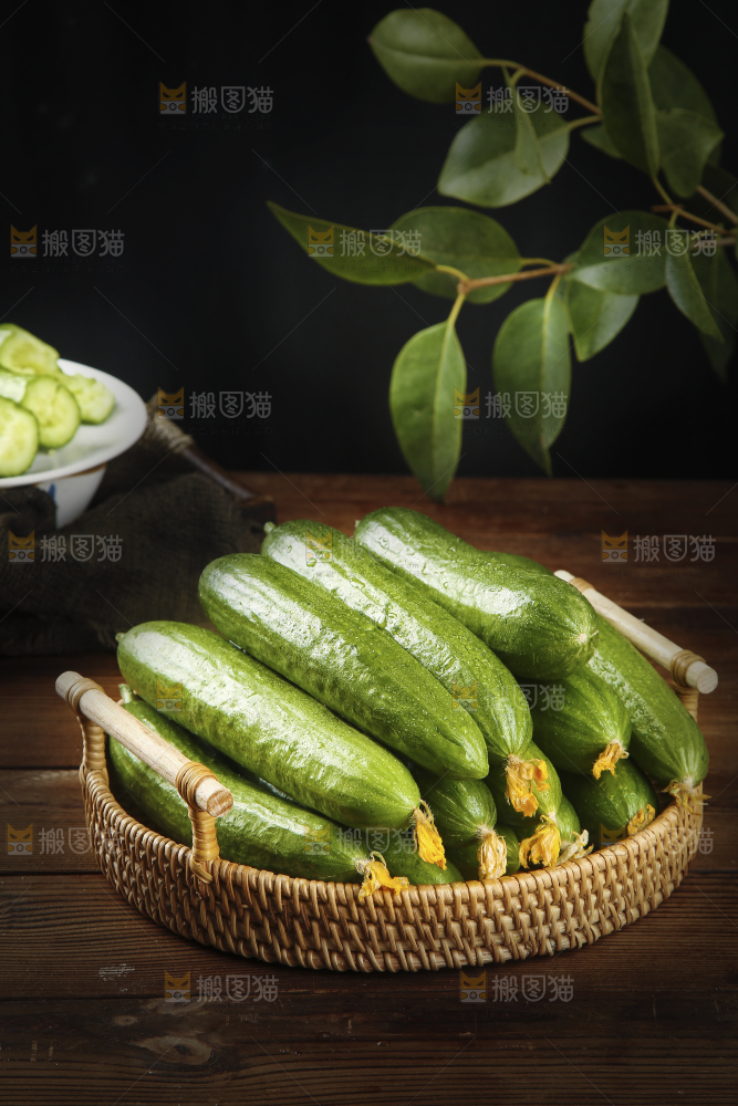 一篮水果小黄瓜