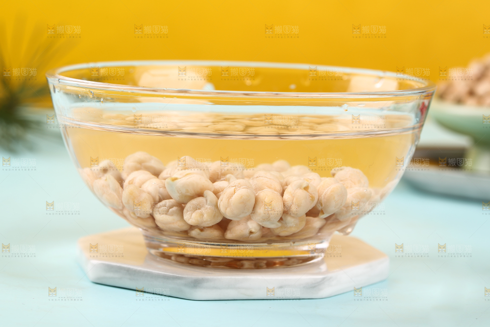 碗子里泡着鹰嘴豆