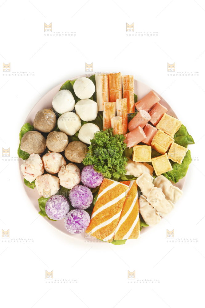 白底上放着一盘火锅食材组合