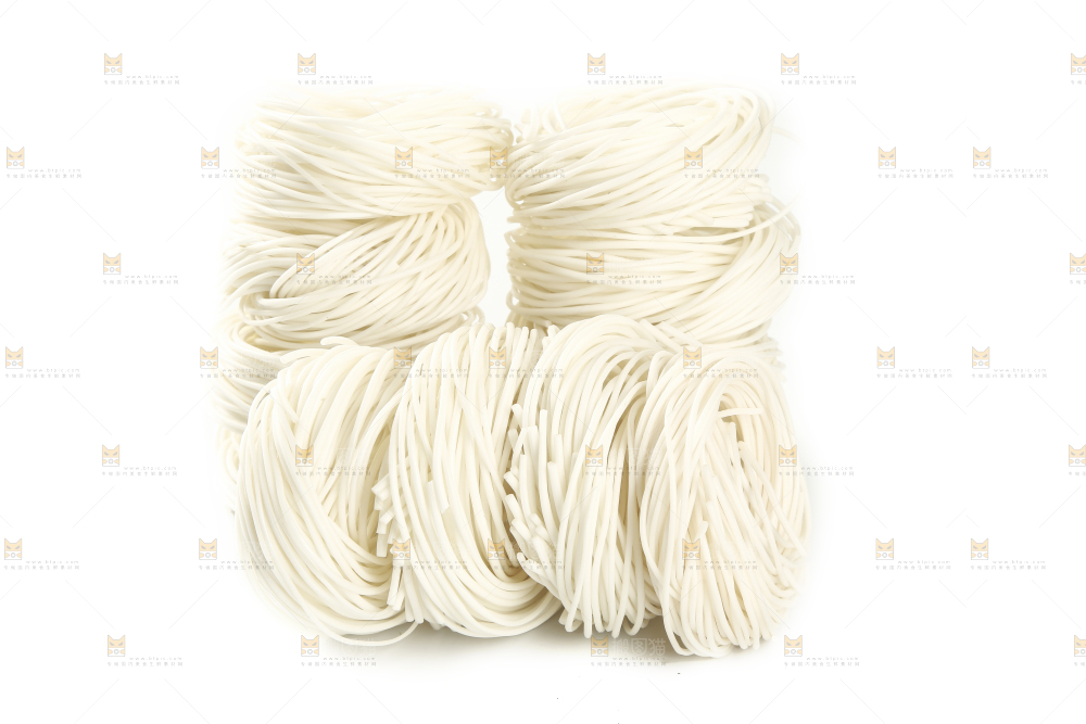 白底上放着一堆土豆粉