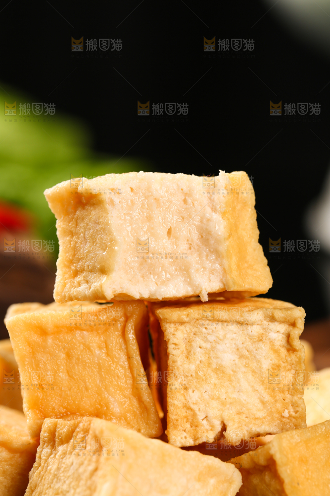 一堆火锅食材鱼豆腐