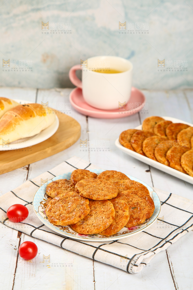 一盘广式鸡仔饼