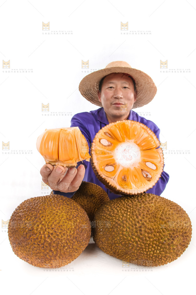 手里拿着红肉菠萝蜜