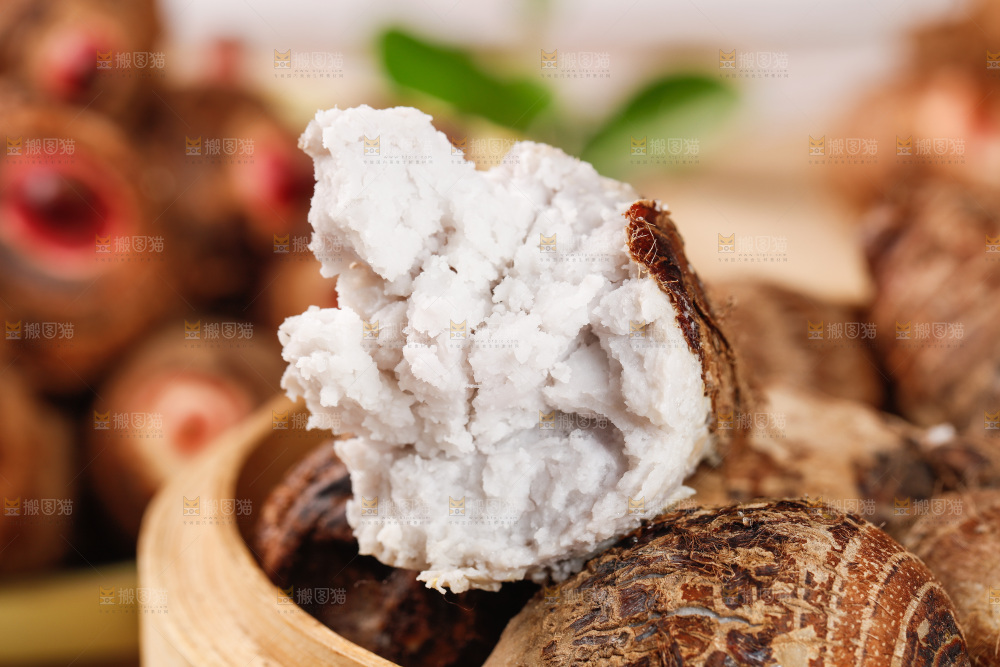 一笼蒸熟的红芽芋头