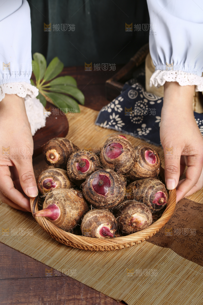 一篮红芽小芋头