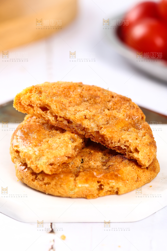 石垫上摆放着鸡仔饼