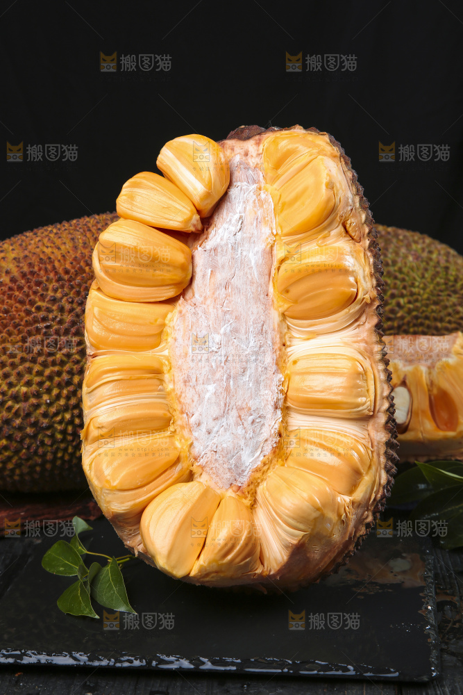黑底上放着红肉菠萝蜜