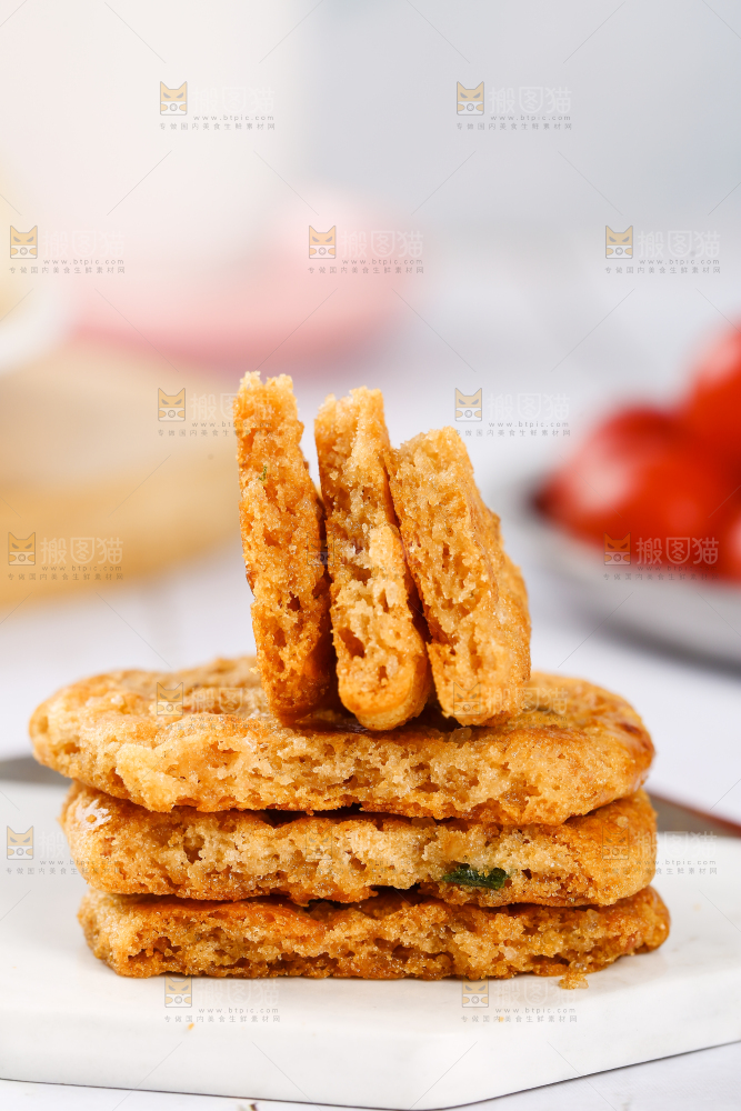 石垫上摆放着鸡仔饼