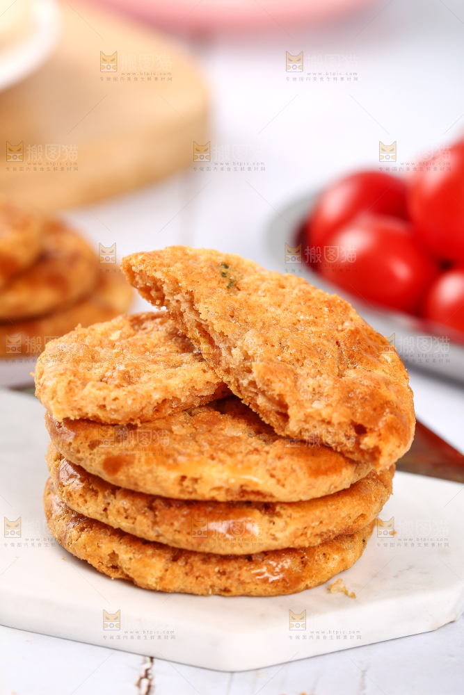 石垫上摆放着鸡仔饼