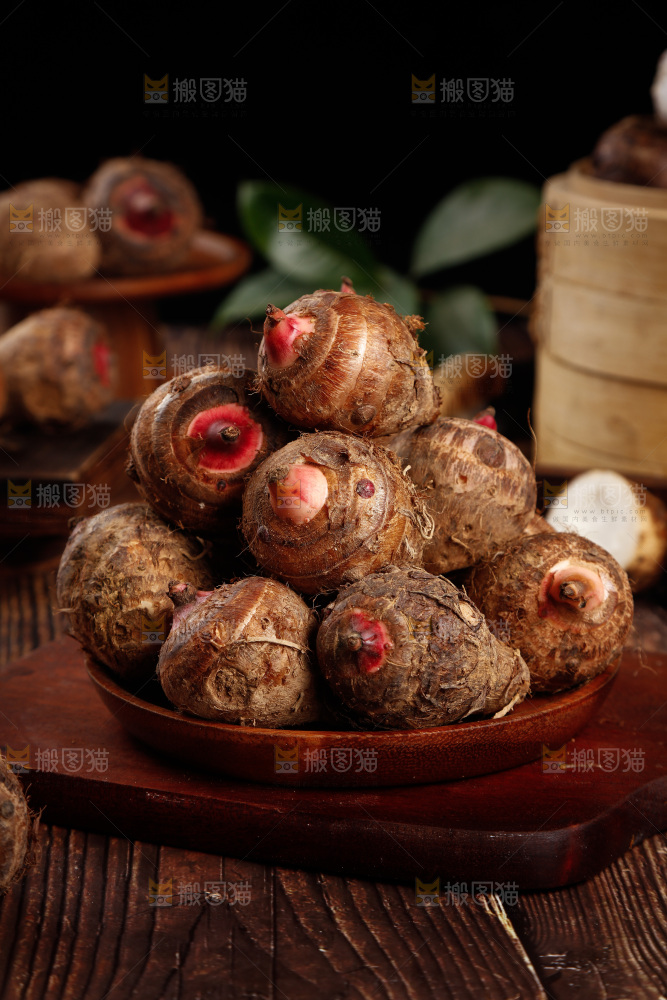 一盘红芽小芋头