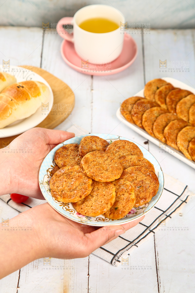 一盘手工鸡仔饼