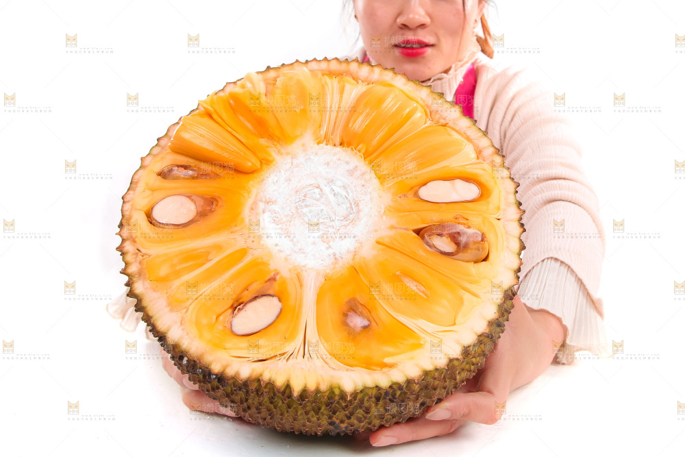手里抱着半边泰国菠萝蜜