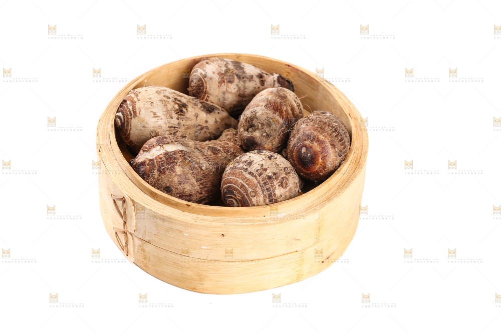 一笼蒸熟的红芽芋头