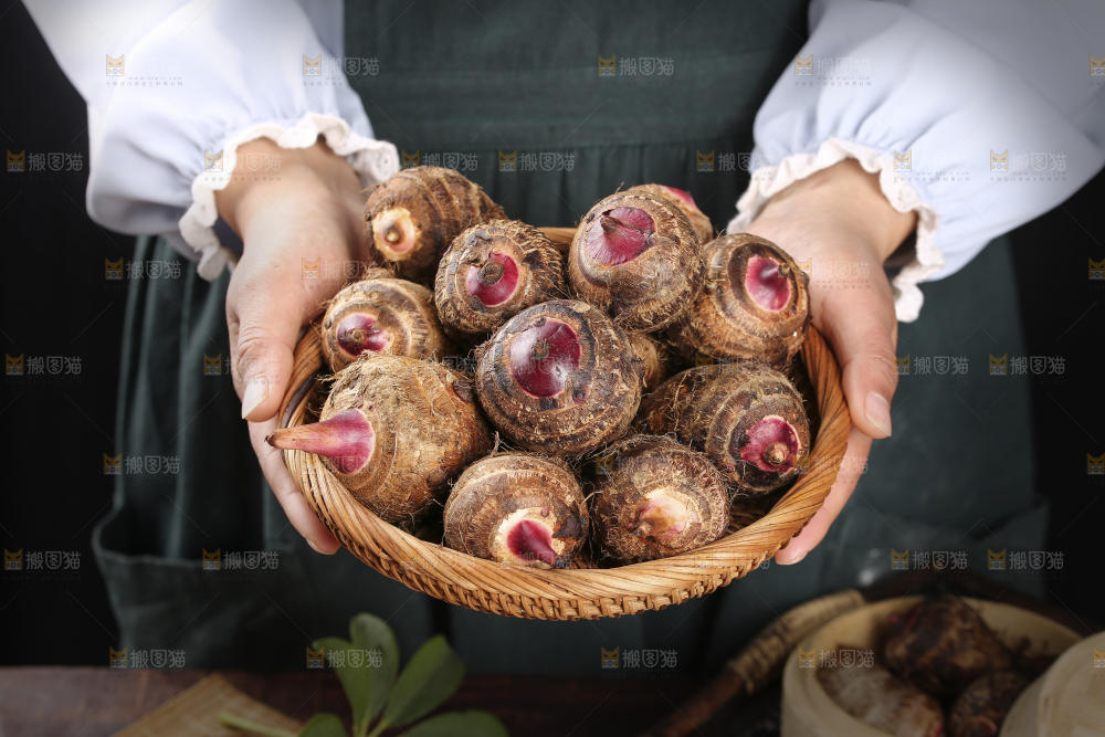 一篮红芽小芋头