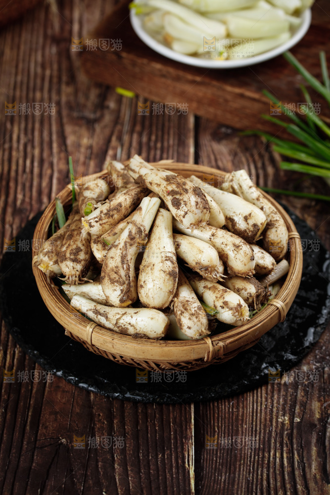 一篮新鲜藠头