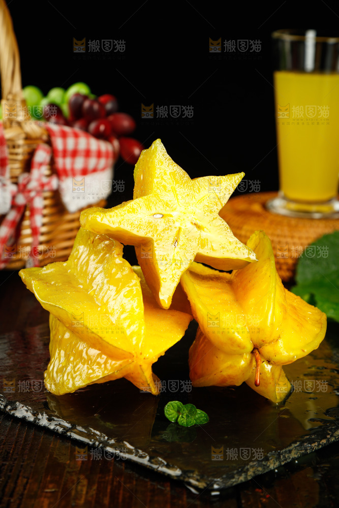 黑底上的杨桃