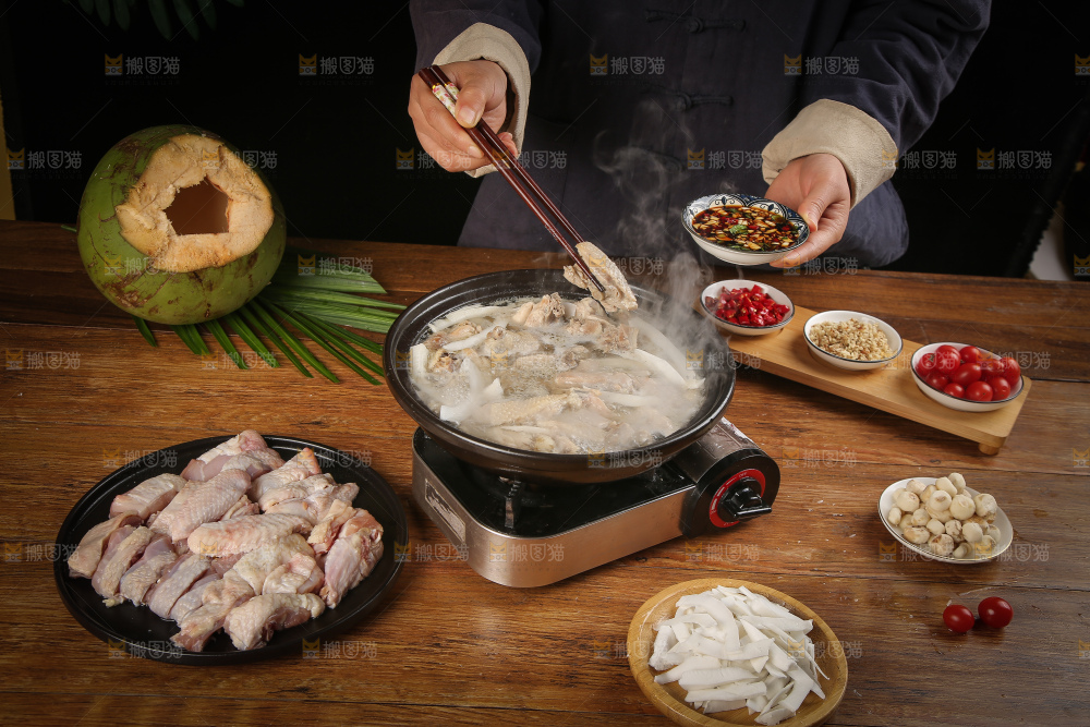 筷子上夹着椰子鸡
