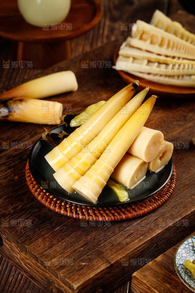 一盘泡椒手剥笋